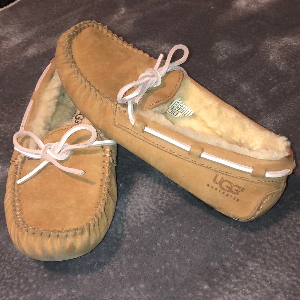 Women’s size 6 UGG moccasins